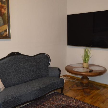 Unique Spacious Classic 3 Bedroom Midtown Apartment ! Billiard Room ! Riga Exteriör bild