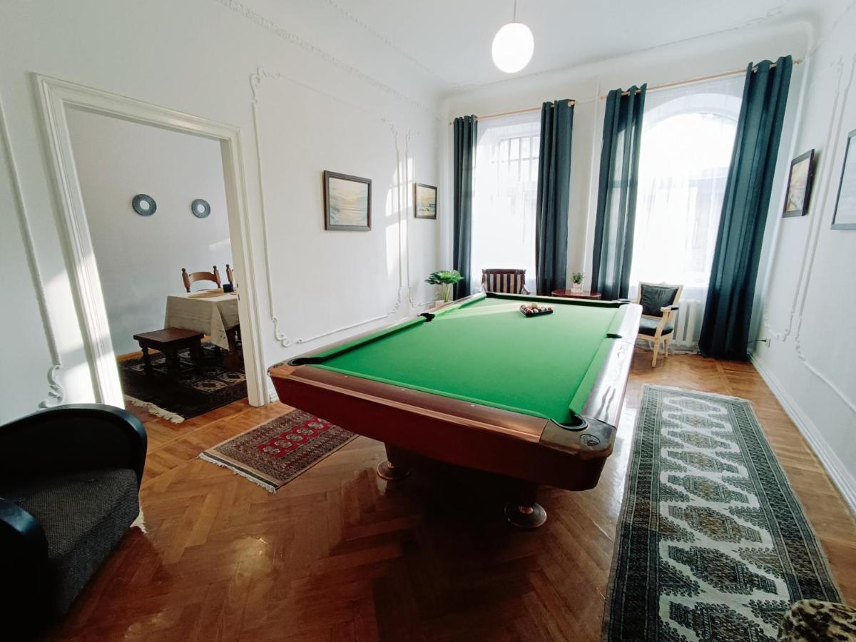 Unique Spacious Classic 3 Bedroom Midtown Apartment ! Billiard Room ! Riga Exteriör bild