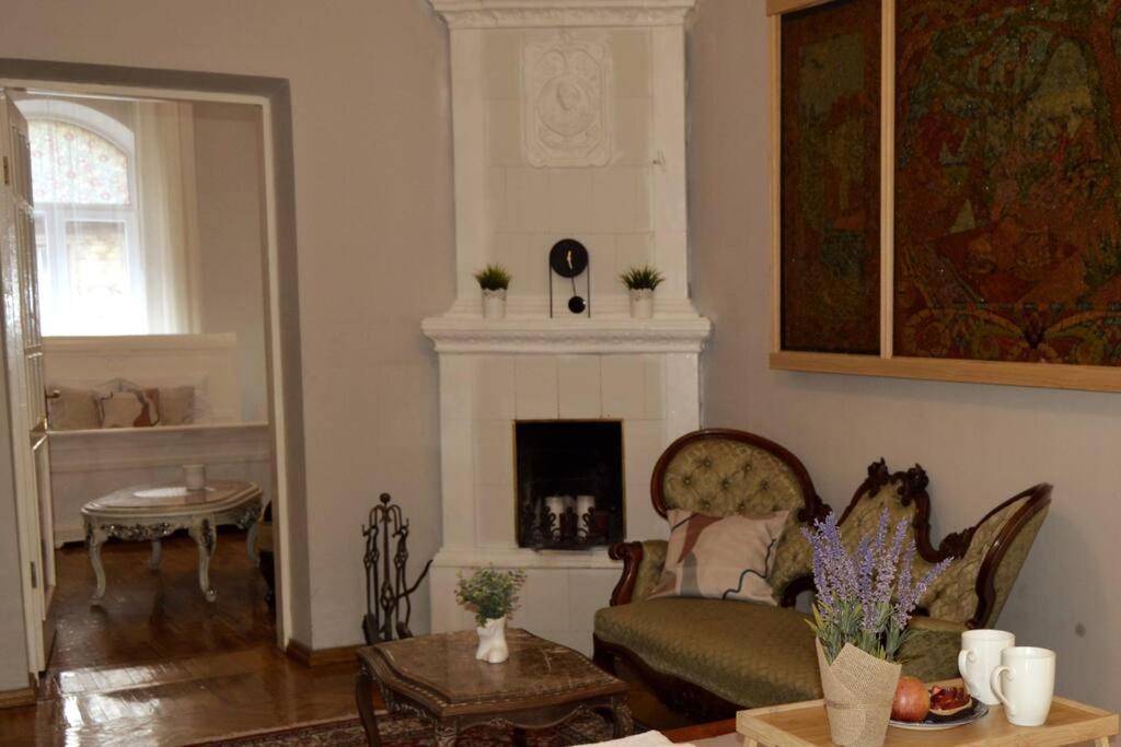 Unique Spacious Classic 3 Bedroom Midtown Apartment ! Billiard Room ! Riga Exteriör bild