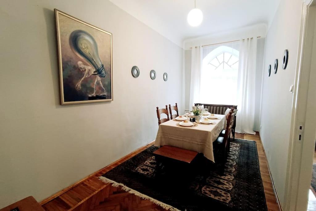 Unique Spacious Classic 3 Bedroom Midtown Apartment ! Billiard Room ! Riga Exteriör bild