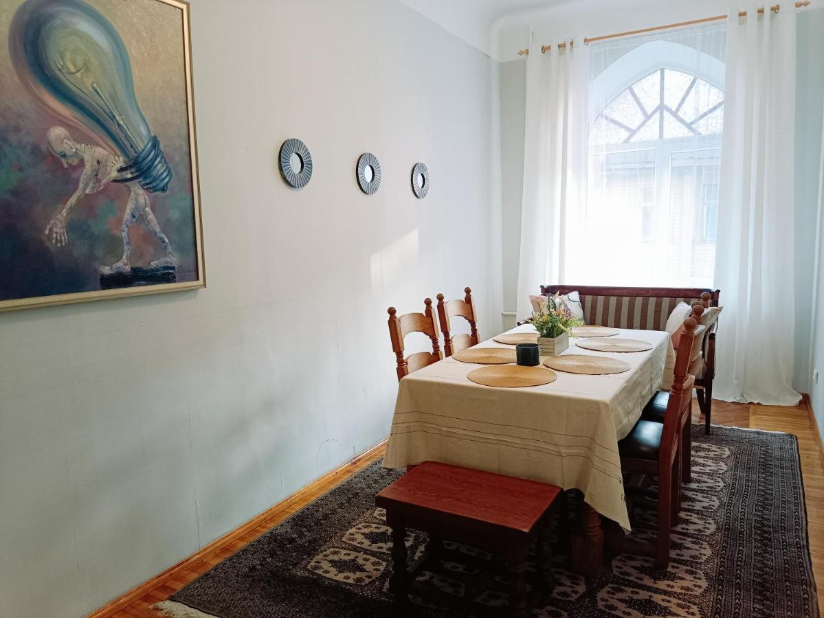 Unique Spacious Classic 3 Bedroom Midtown Apartment ! Billiard Room ! Riga Exteriör bild